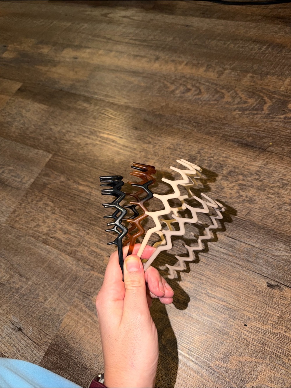 Set of 4 Zigzag Hair Combs — Black, Brown, Beige, Tan